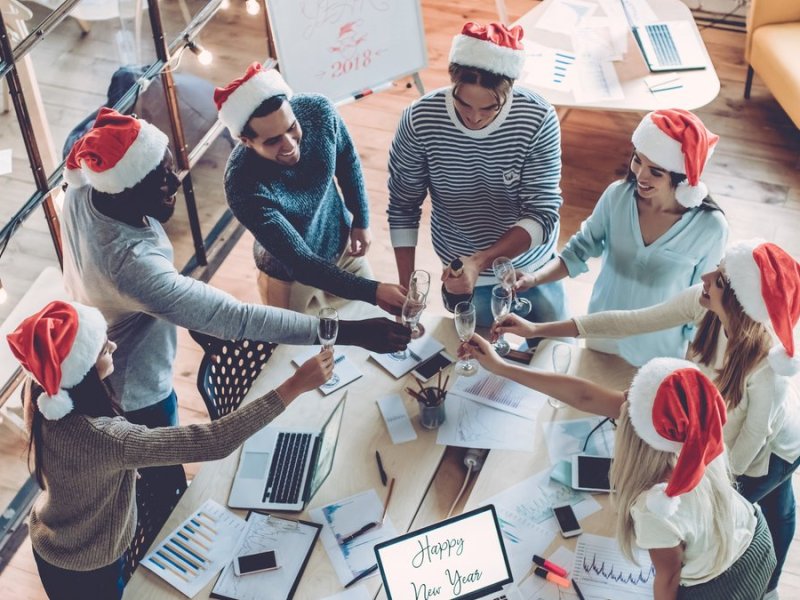 Für eine gelungene Weihnachtsfeier bietet es sich an