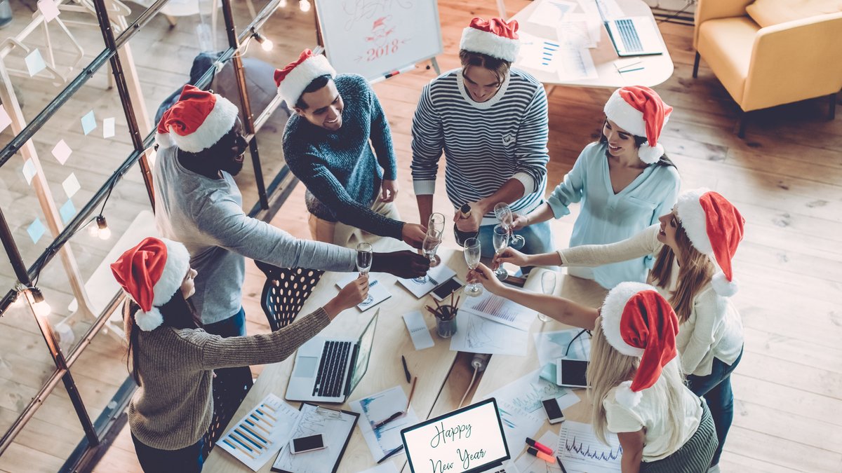 Für eine gelungene Weihnachtsfeier bietet es sich an