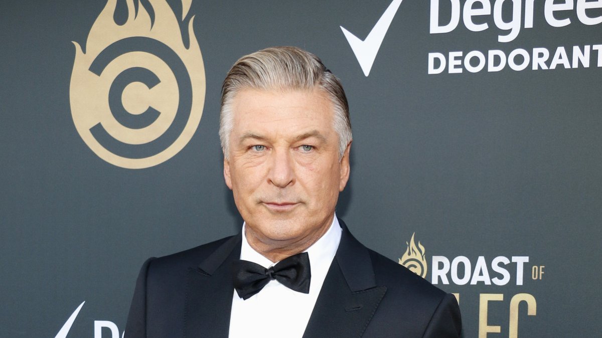 Alec Baldwin erschoss am Set von "Rust" versehentlich die Kamerafrau Halyna Hutchins.. © Tinseltown / Shutterstock.com