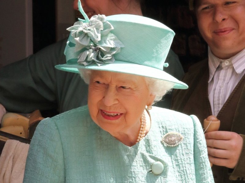 Elizabeth II. verbringt das Wochenende auf ihrem Landsitz in der Grafschaft Norfolk.. © Landmark Media. pictures@lmkmedia.com. Tel:00 44 20 7033 3830/ImageCollect