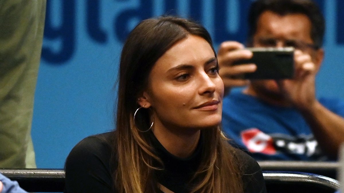 Sophia Thomalla bei Alexander Zverevs Tennisspiel gegen Filip Krajinovic beim Erste Bank Open Tennisturnier am Dienstag in der Wiener Stadthalle.. © Thomas Kronsteiner/Getty Images