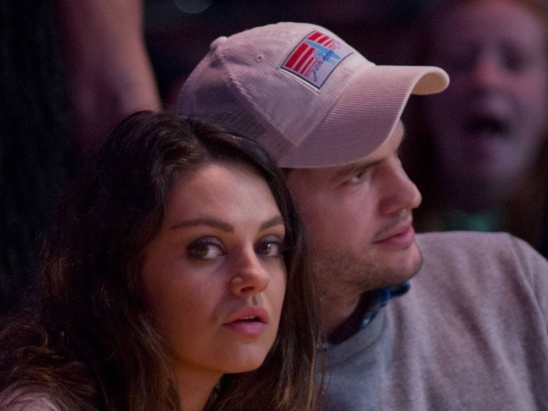 Mila Kunis sorgt sich um die Gesundheit ihres Ehemanns Ashton Kutcher.. © imago/ZUMA Wire