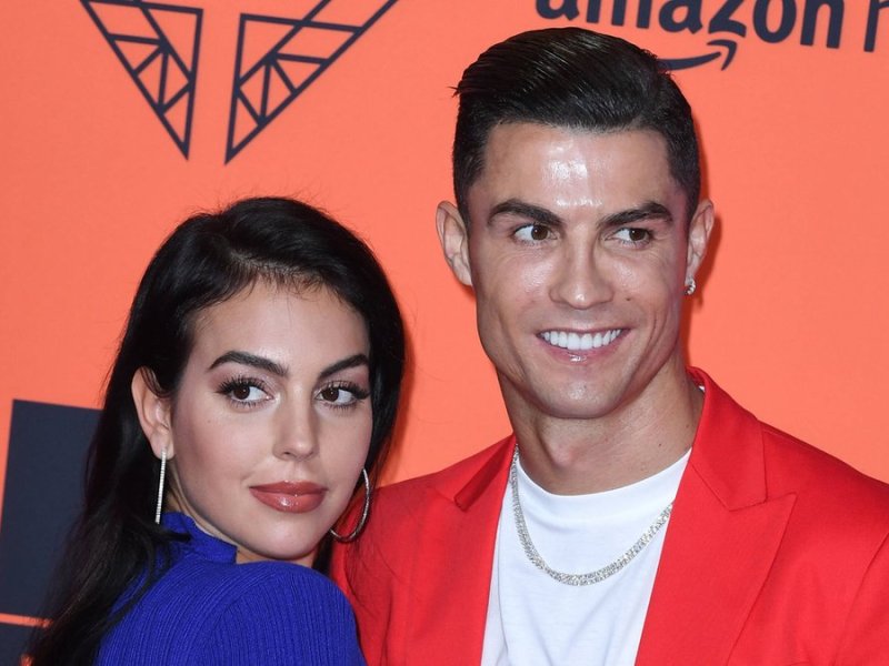 Cristiano Ronaldo ist seit 2016 mit dem Model Georgina Rodríguez zusammen.. © imago images/PA Images