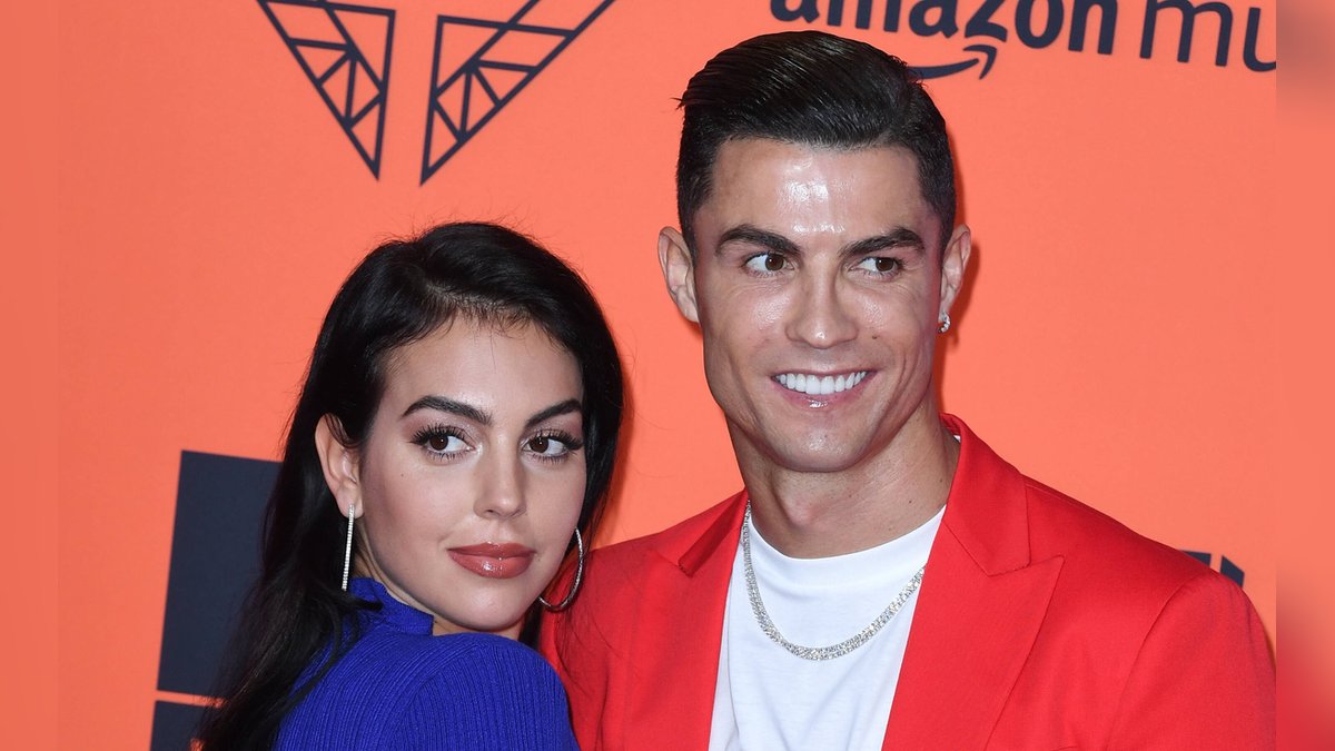 Cristiano Ronaldo ist seit 2016 mit dem Model Georgina Rodríguez zusammen.. © imago images/PA Images