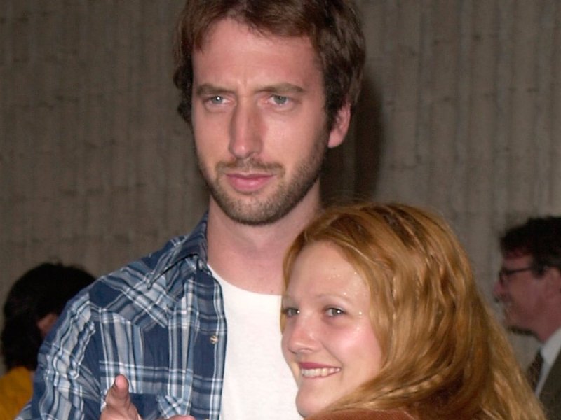 Tom Green und Drew Barrymore 2000 bei einer Filmpremiere.. © Featureflash Photo Agency/Shutterstock.com