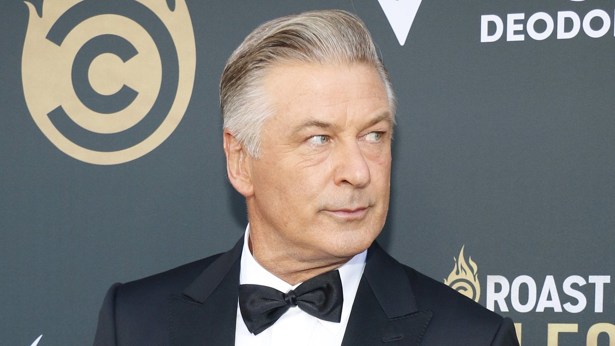 Alec Baldwin zeigt sich in den Ermittlungen zum "Rust"-Unfall kooperativ.. © Tinseltown/Shutterstock.com