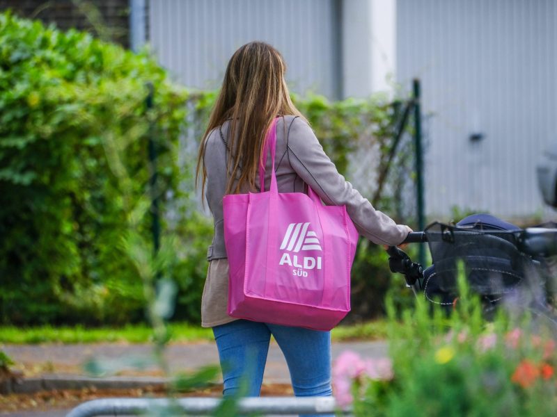 Aldi Frau Tasche