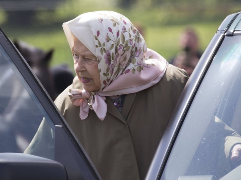 Queen Elizabeth II. machte einen kleinen Ausflug nahe Schloss Windsor.. © imago/i Images