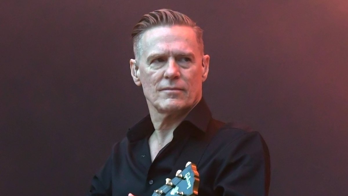 Bryan Adams musste seinen Auftritt bei Tina Turners Aufnahme in die Rock and Roll Hall of Fame kurzfristig absagen.. © imago images/Rudolf Gigler