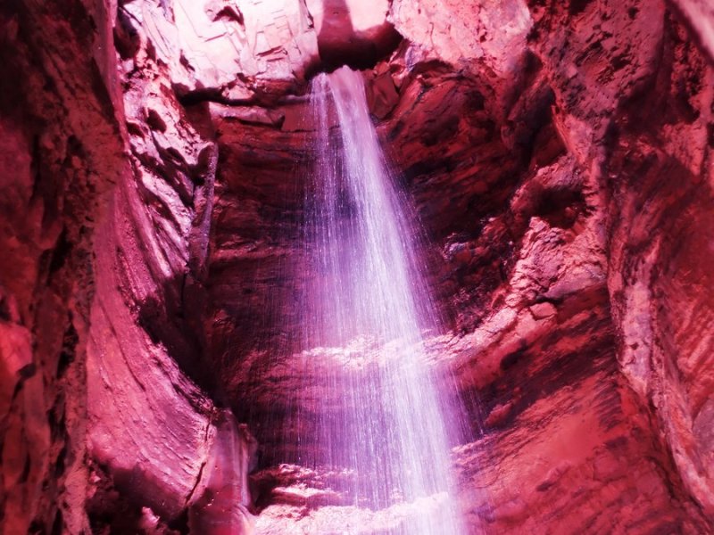 Die Ruby Falls liegen unter der Erde.. © Bok David/Shutterstock.com