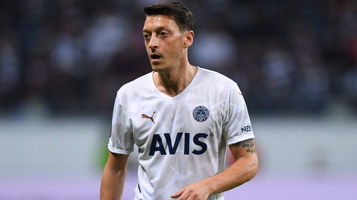 Mesut Özil steht beim türkischen Fußballklub Fenerbahçe unter Vertrag.. © imago images/Revierfoto