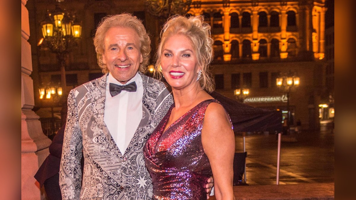 Thomas Gottschalk mit seiner Lebensgefährtin Karina Mroß bei einer Gala im Oktober 2021.. © imago images/Hartenfelser