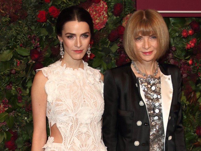 Anna Wintour (r.) und Tochter Bee Shaffer 2019 auf dem roten Teppich in London.. © imago images/Landmark Media