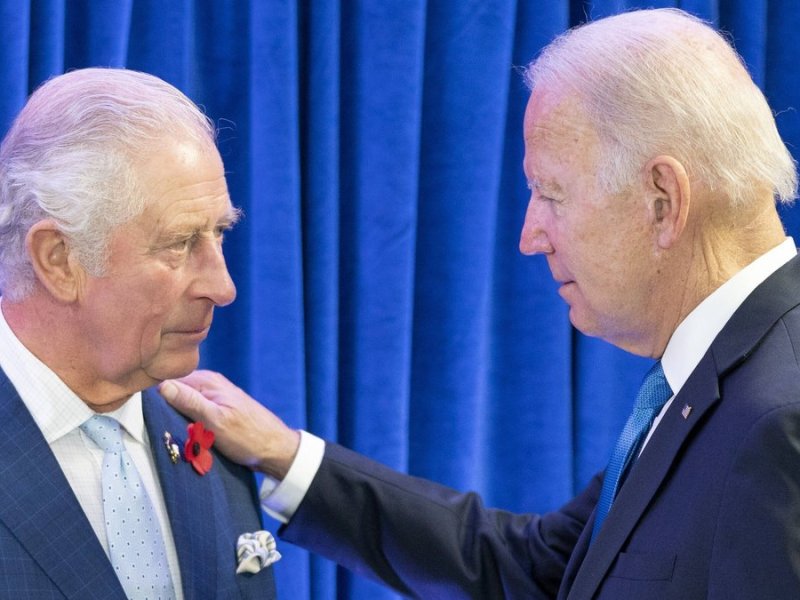 Prinz Charles (l.) und US-Präsident Joe Biden in Glasgow.. © imago/ZUMA Press