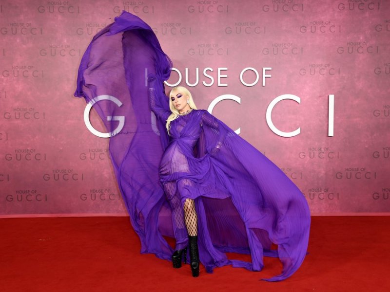 Lady Gaga setzte auf dem roten Teppich in London auf grelles Lila.. © Gareth Cattermole/Getty Images