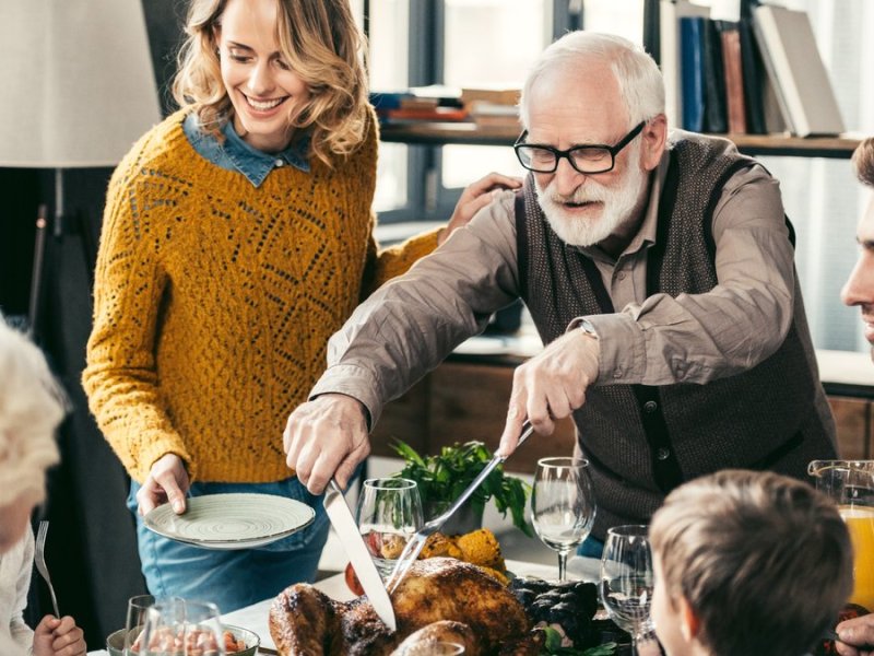 Ein üppiges Abendessen mit Truthahn gehört in den USA an Thanksgiving einfach dazu.. © LightField Studios/Shutterstock