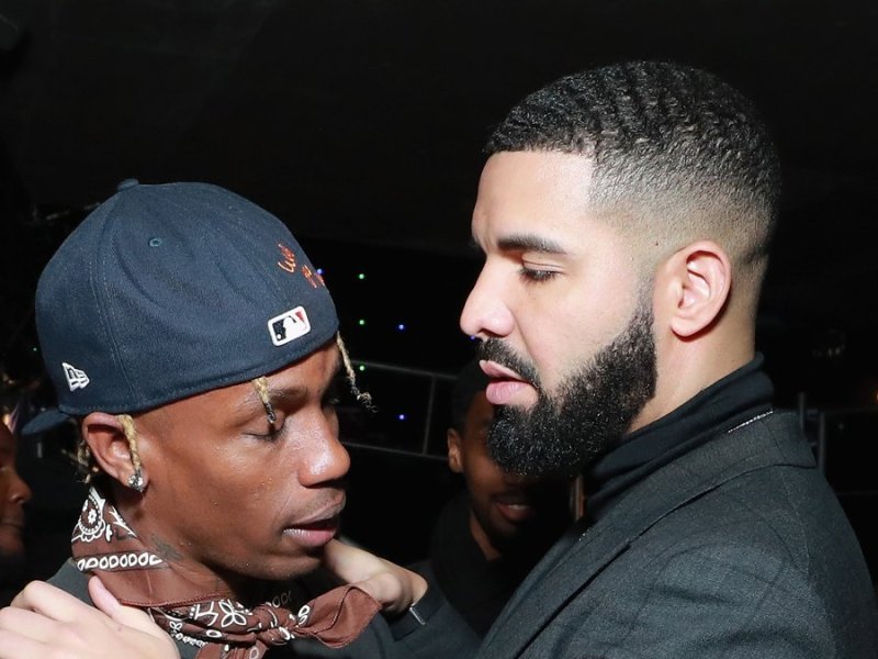 Travis Scott (l.) und Drake standen gemeinsam auf der Bühne beim Astroworld-Festival in Houston.. © Rich Fury/Getty Images for The Recording Academy