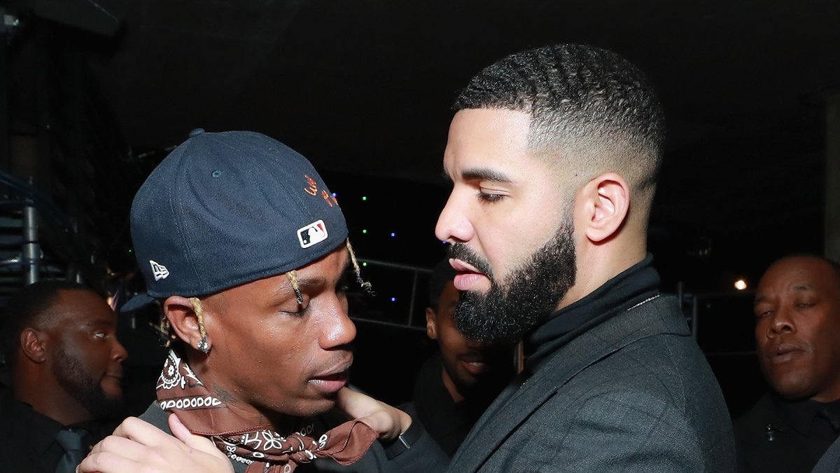 Travis Scott (l.) und Drake standen gemeinsam auf der Bühne beim Astroworld-Festival in Houston.. © Rich Fury/Getty Images for The Recording Academy