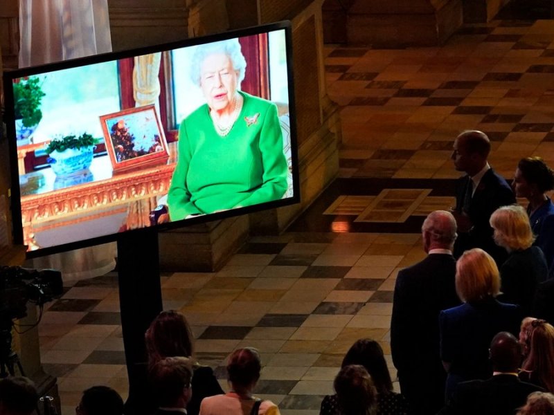 Queen Elizabeth II. wird nicht wie geplant an einem Gedenkgottesdienst teilnehmen können. Zuletzt nahm sie Termine ausschließlich digital wahr.. © imago images/i Images