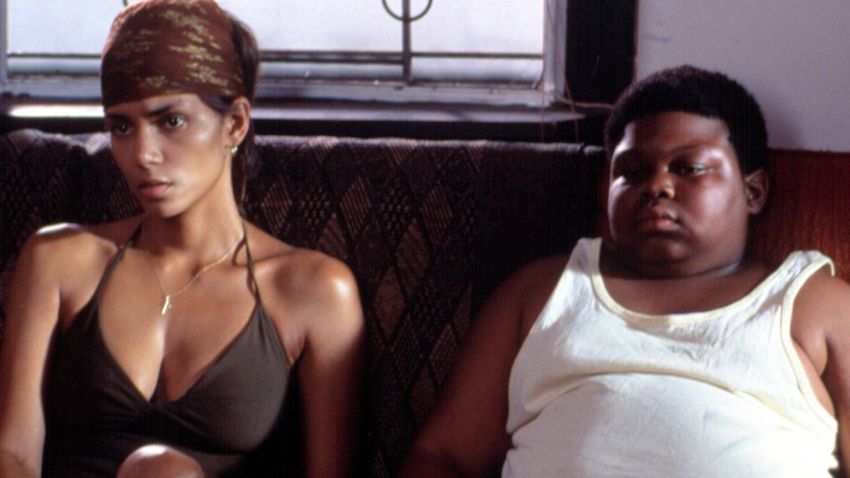 Halle Berry an der Seite von Film-Sohn Coronji Calhoun Sr. in "Monster's Ball".. © imago/Everett Collection