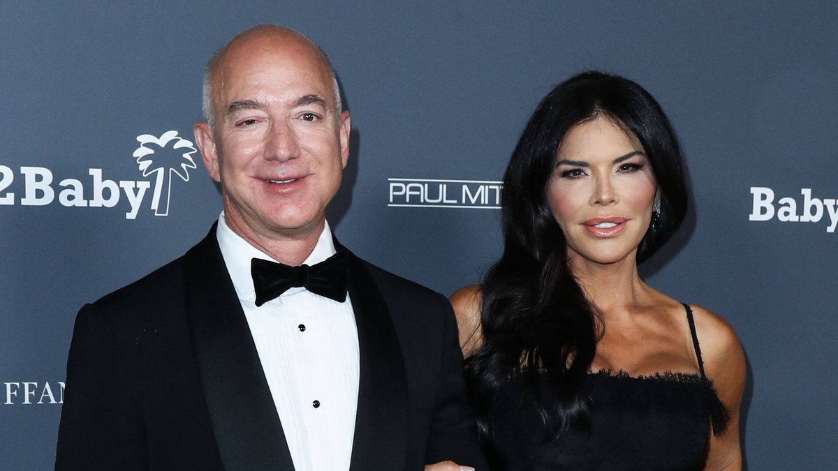 Jeff Bezos und Lauren Sanchez bei der "Baby 2 Baby"-Wohltätigkeitsgala am Wochenende in Los Angeles.. © imago/NurPhoto