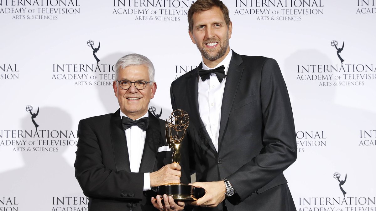 Dr. Thomas Bellut (l.) und Dirk Nowitzki in New York City.. © imago/UPI Photo