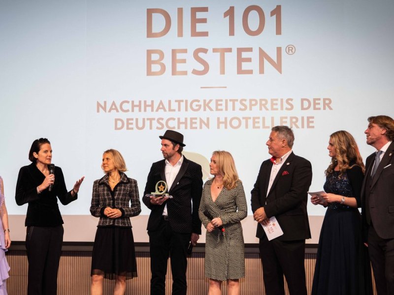 Der "Die 101 Besten - Nachhaltigkeitspreis der deutschen Hotellerie" wurde dieses Jahr zum ersten Mal als Sonderpreis verliehen.. © Die 101 besten Hotels Deutschlands_Patrick vom Berg