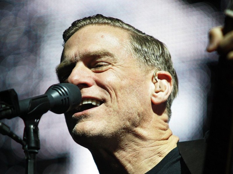 Bryan Adams hat sich erneut mit Corona infiziert.. © 2011 Famous - ACE Pictures/ImageCollect