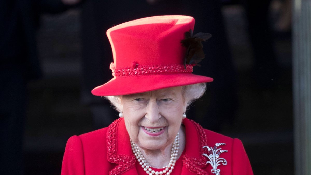 Queen Elizabeth II. nach dem traditionellen Weihnachtsgottesdienst in Sandringham 2019.. © imago images/i Images