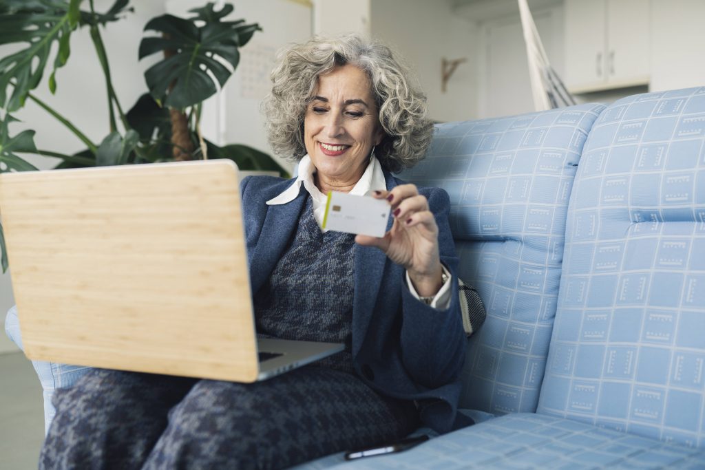 Frau mit Laptop