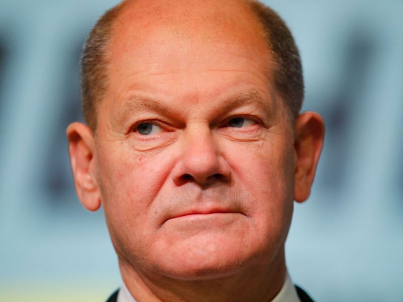 Olaf Scholz Glasauge