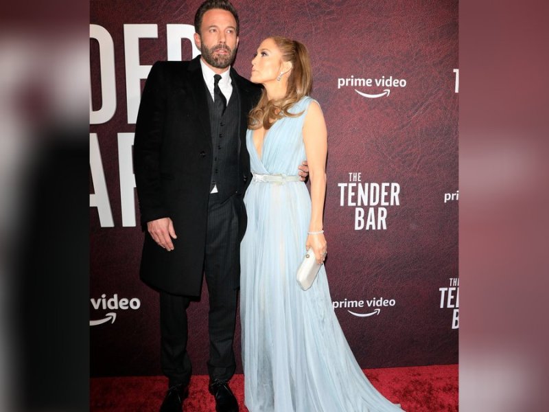 Jennifer Lopez kam mit Ben Affleck zur "The Tender Bar"-Premiere.. © imago/Future Image