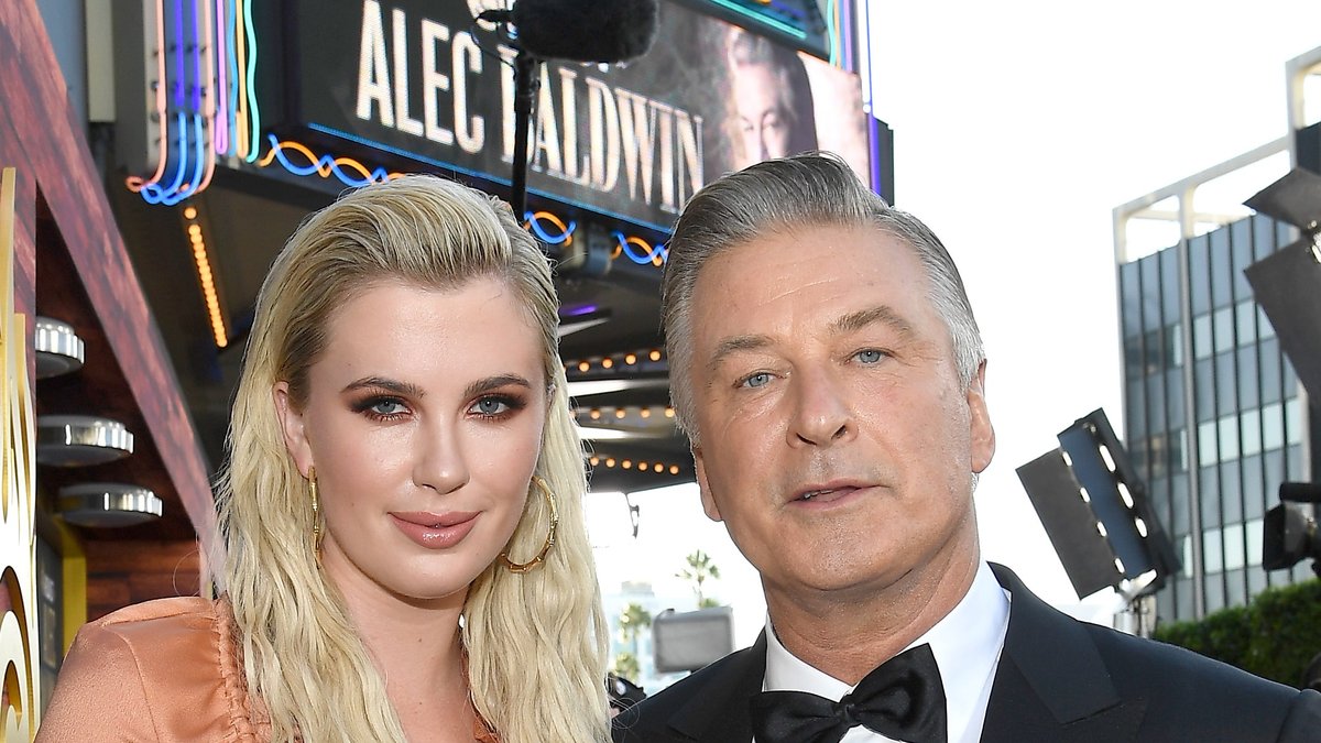 Ireland und Alec Baldwin vor einem gemeinsamen TV-Auftritt im Jahr 2019.. © Kevork Djansezian/Getty Images for Comedy Central