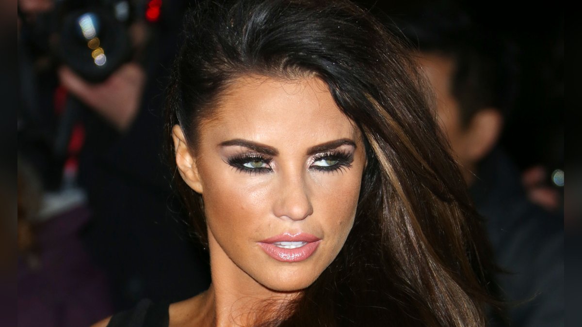 Katie Price hat eine Bewährungsstrafe auferlegt bekommen.. © 2013 Featureflash Photo Agency/Shutterstock.com