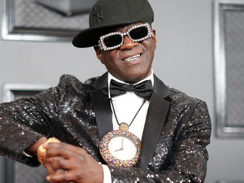 Das Markenzeichen von Flavor Flav: riesige Uhren an Halsketten.. © AdMedia/ImageCollect