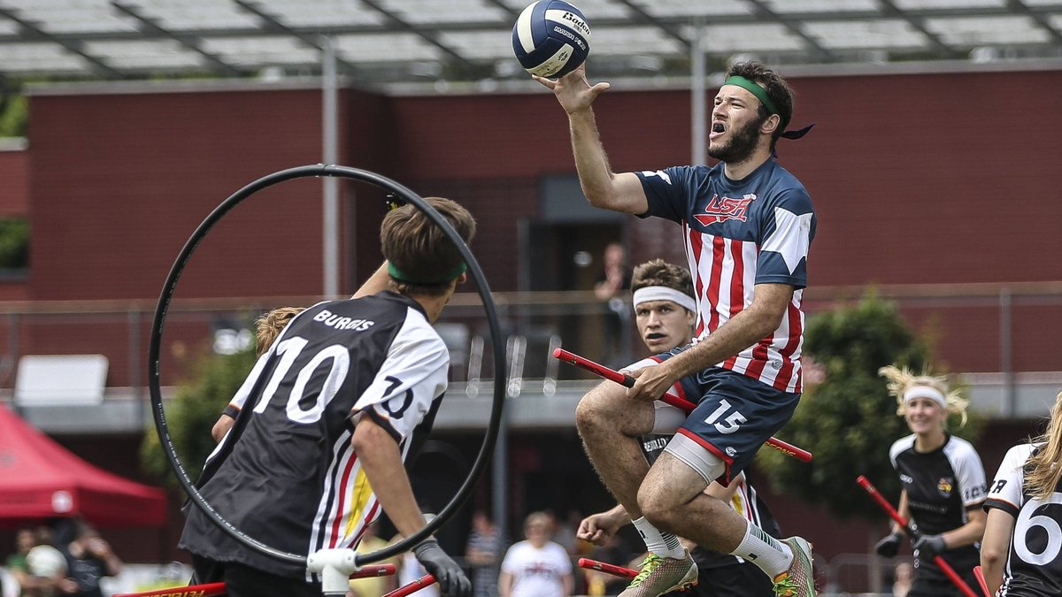 Quidditch-Spieler in Aktion.. © imago/Michael Schick