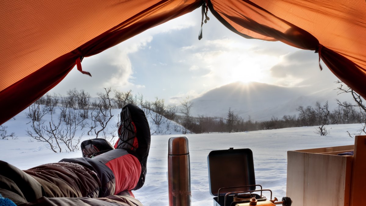 Camping ist auch im Winter möglich - erfordert allerdings eine besondere Ausrüstung.. © Jens Ottoson/Shutterstock.com