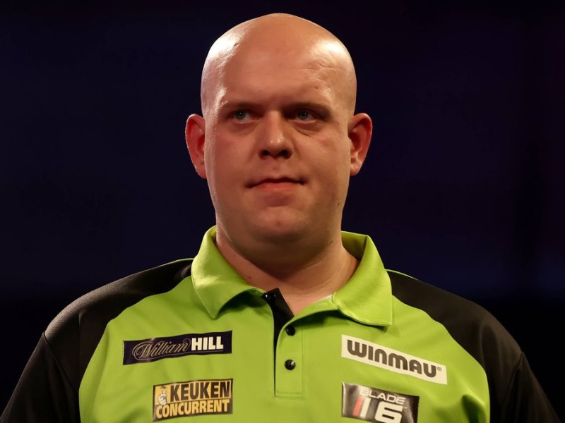 Michael van Gerwen wurde vor seinem Match gegen Chris Dobey positiv auf Corona getestet.. © imago images/Action Plus