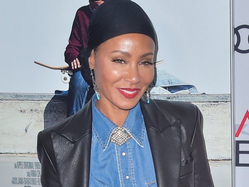 Jada Pinkett Smith geht kreativ mit ihrem Haarausfall um.. © Image Press Agency/ImageCollect