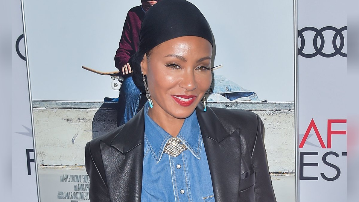 Jada Pinkett Smith geht kreativ mit ihrem Haarausfall um.. © Image Press Agency/ImageCollect