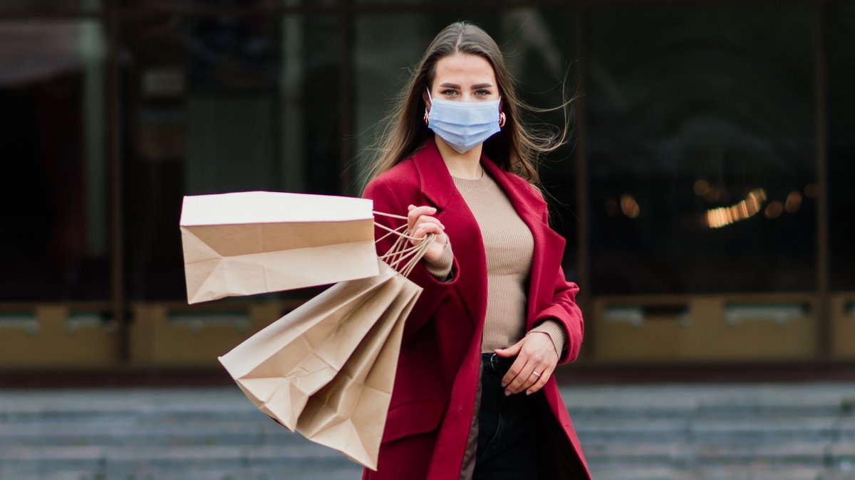 Nur geimpfte und genesene Personen können künftig im Einzelhandel shoppen.. © Ivan Zelenin/Shutterstock.com