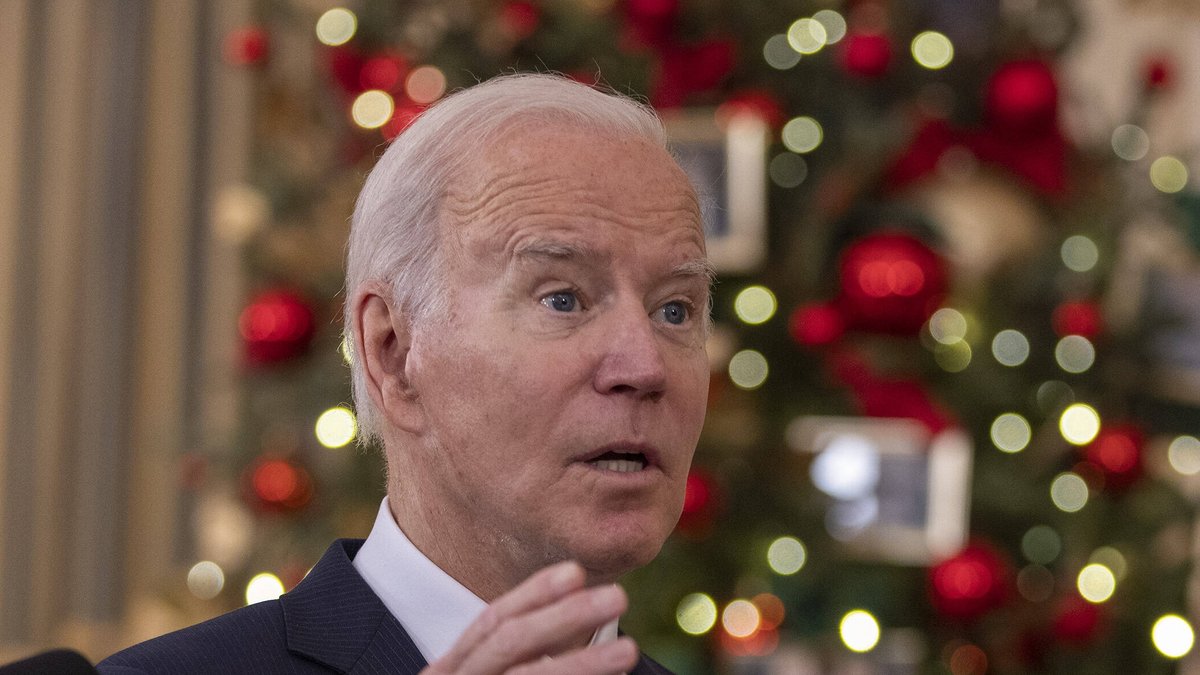 Joe Biden fiel auf einer Rede durch Hustenanfälle und seine raue Stimme auf.. © imago/UPI Photo