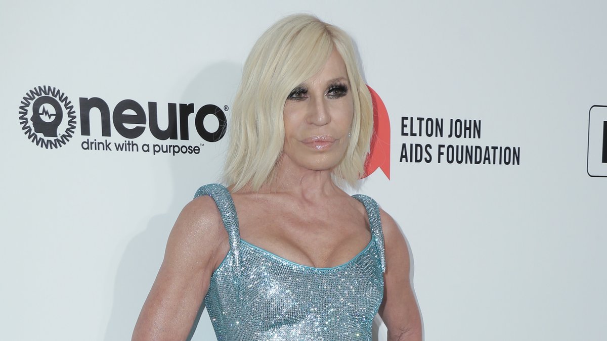 Donatella Versace erinnert in den sozialen Medien an ihren verstorbenen Bruder Gianni.. © PMA/AdMedia/ImageCollect