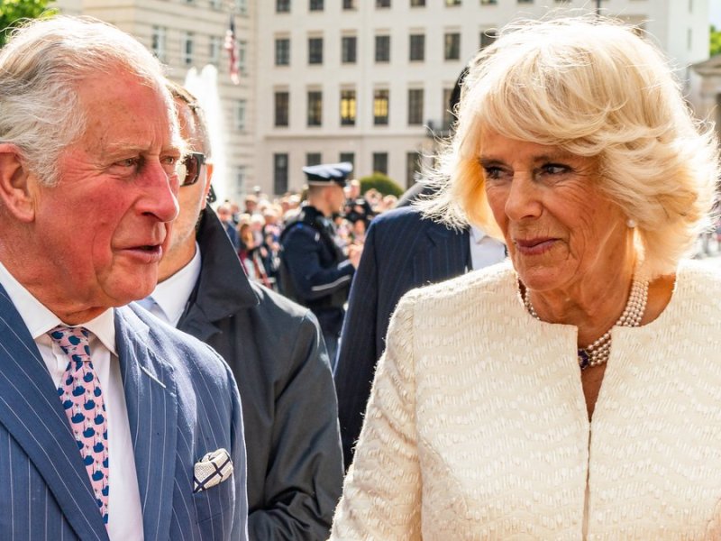 Prinz Charles und Herzogin Camilla rufen zur Booster-Impfung auf.. © 2019 ChrisGhinda/Shutterstock.com