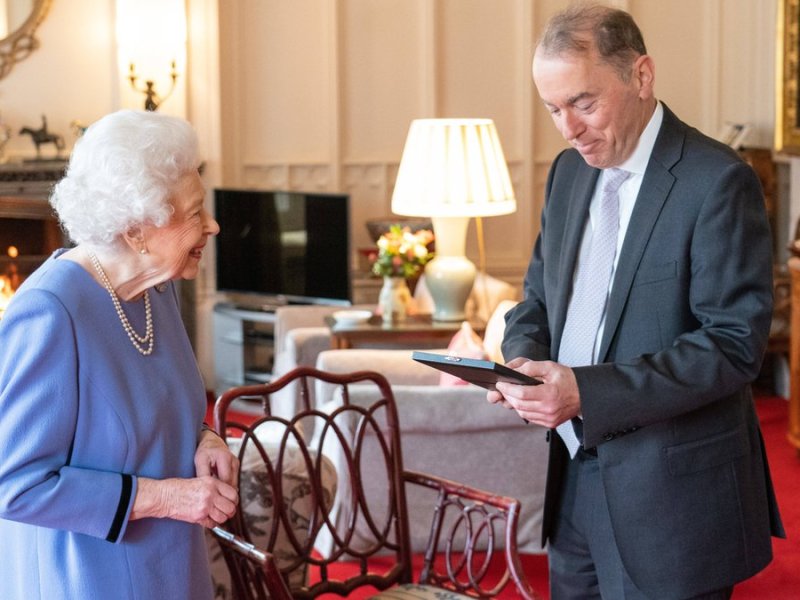 Queen Elizabeth II. und Thomas Trotter im Oak Room.. © imago/ZUMA Press