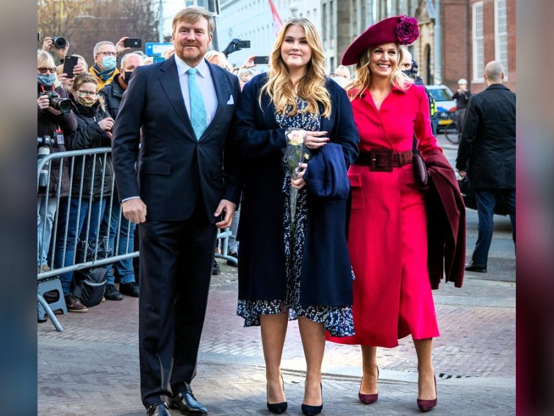 König Willem-Alexander und Königin Máxima (re.) sind stolz auf ihre älteste Tochter Prinzessin Amalia.. © imago/PPE