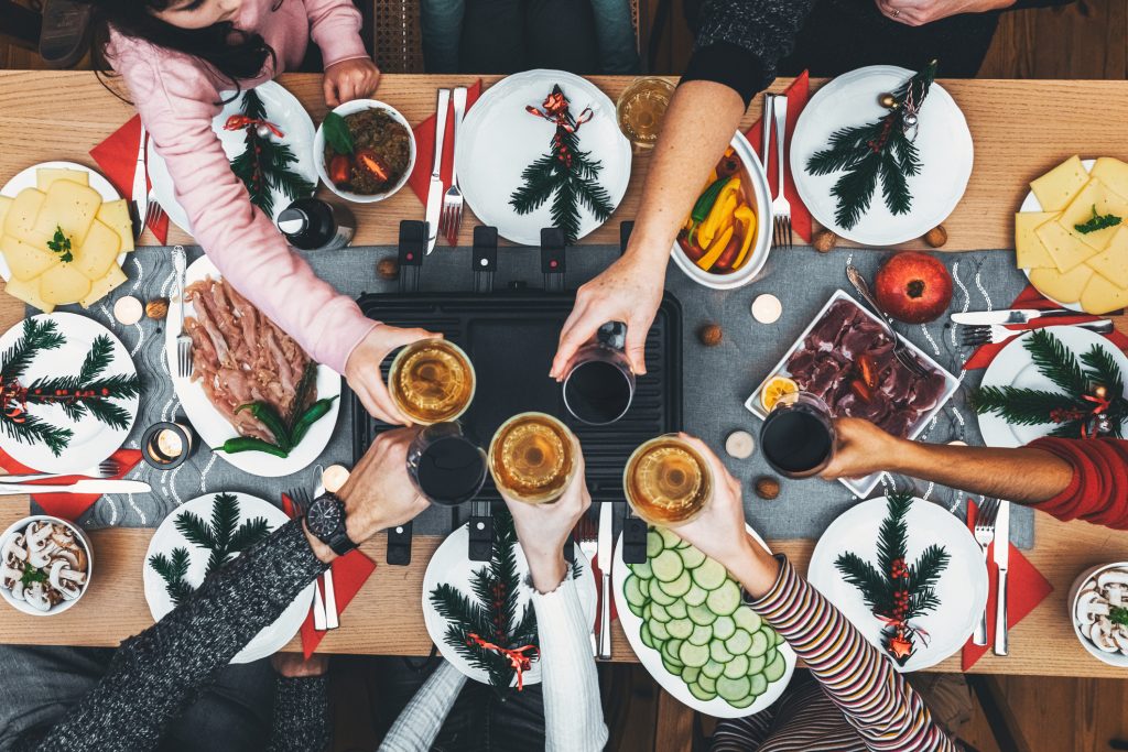 Schweizer Raclette typisches Silvester-Essen