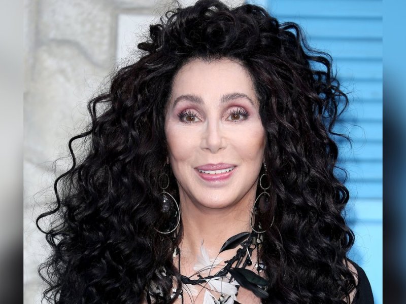 Cher und ihre ikonische schwarze Lockenmähne.. © Cubankite/Shutterstock