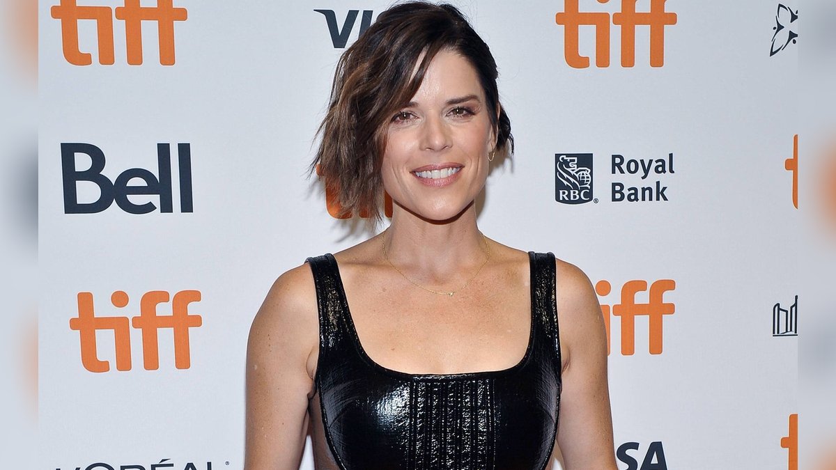 Neve Campbell wurde an einem Filmset von einem Bären angefallen.. © IMAGO / Starface