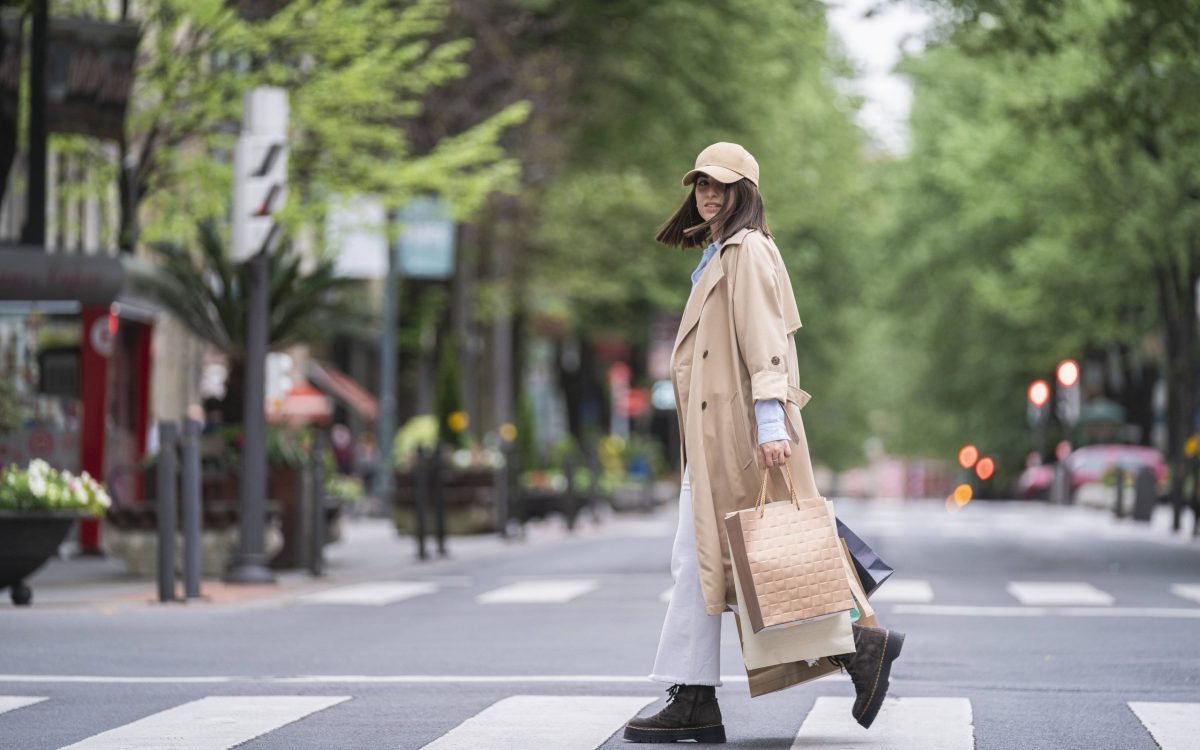 Frau Shopping Geld sparen im Alltag